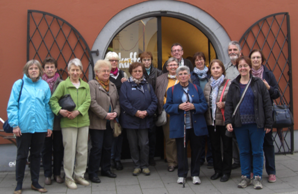 Frauenkreis bei Café-Hausführung in Regensburg Frauenkreis bei Café-Hausführung in Regensburg